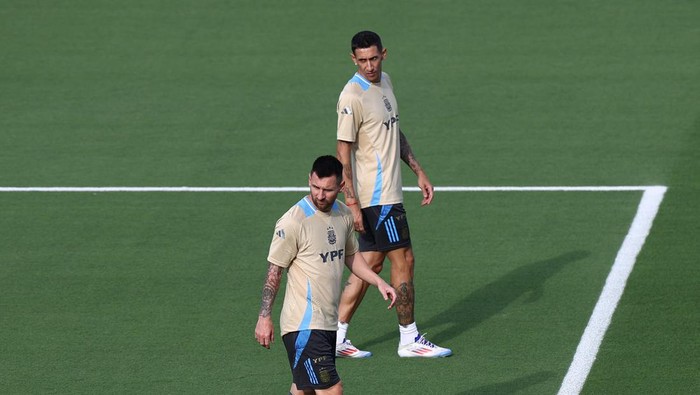 Soccer Football - Copa America 2024 - Argentina training - Kennesaw University State Stadium, Atlanta, Georgia, United States - June 17, 2024 Argentinas  Angel Di Maria and Lionel Messi  during training REUTERS/Agustin Marcarian