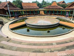 Video: Menikmati Sore di Museum Betawi Setu Babakan