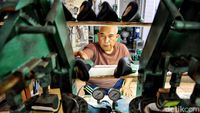 Menilik Produksi Sepatu dan Sandal di Eks Lokalisasi Dolly