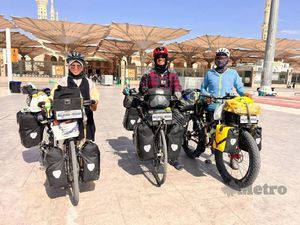 Kisah Pasutri Naik Sepeda Lintasi 7 Negara Demi Naik Haji, Endingnya Sedih Kisah Pasutri Naik Sepeda Lintasi 7 Negara Demi Naik Haji, Endingnya Sedih