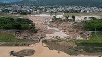 Penampakan China Diterjang Banjir dan Tanah Longsor