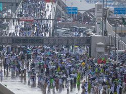 Saat Hujan Guyur Mina di Tengah Panas Ekstrem 47 Derajat