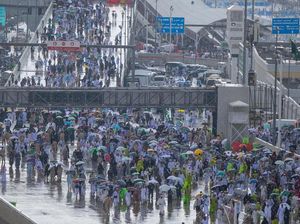 Saat Hujan Guyur Mina di Tengah Panas Ekstrem 47 Derajat