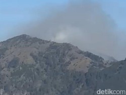 Savana Bukit Widodaren Gunung Bromo Kebakaran, Camat Harap Segera Hujan