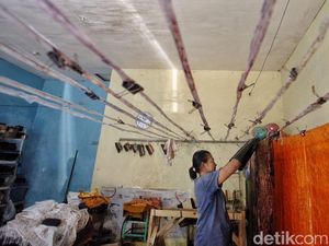 Perajin Batik Berdayakan Warga Terdampak Eks Lokalisasi Jarak