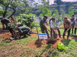 Usulan Penanganan Citarum, Bey: Pasang Jaring Sampah di Tiap Desa Usulan Penanganan Citarum, Bey: Pasang Jaring Sampah di Tiap Desa