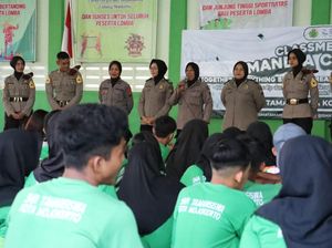 Polwan di Kota Mojokerto Goes to School Cegah Kenakalan Remaja Polwan di Kota Mojokerto Goes to School Cegah Kenakalan Remaja