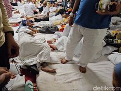 Saat Difabel Tidur Bertumpuk dengan Jemaah Lain di Maktab 72