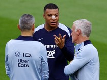 Potret Mbappe Kembali Latihan Usai Mengalami Patah Hidung