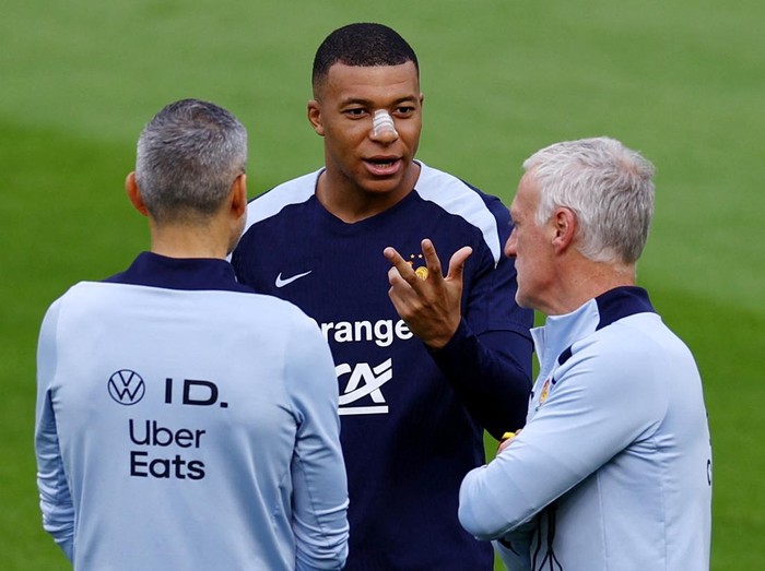 Soccer Football - Euro 2024 - France Training - Paderborn Arena, Paderborn, Germany - June 19, 2024 France's Kylian Mbappe during training REUTERS/Kacper Pempel