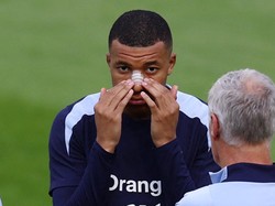 Mbappe mengalami patah hidung di laga melawan Austria. (Foto: REUTERS/Kacper Pempel)