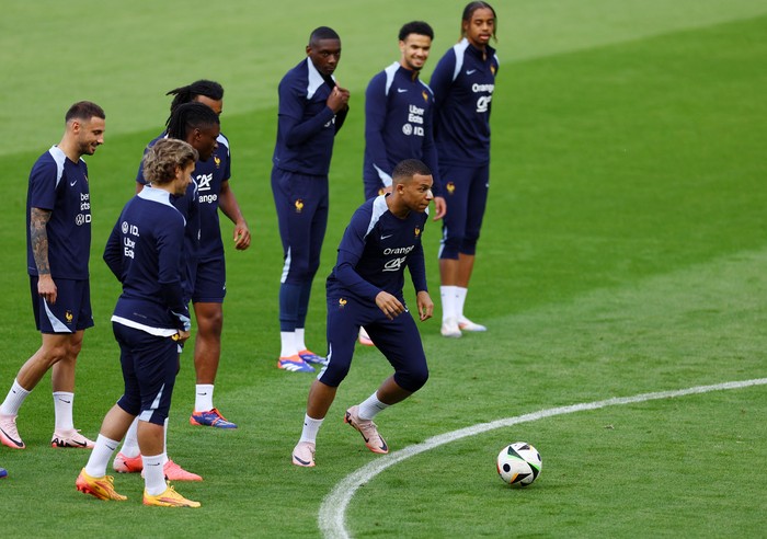 Soccer Football - Euro 2024 - France Training - Paderborn Arena, Paderborn, Germany - June 19, 2024 France's Kylian Mbappe during training REUTERS/Kacper Pempel