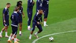 Potret Mbappe Kembali Latihan Usai Mengalami Patah Hidung