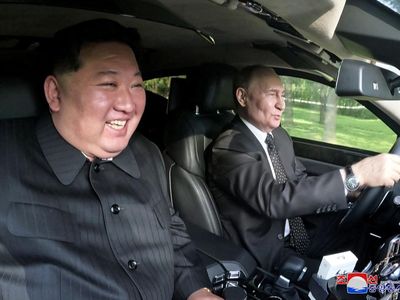 Potret Putin Sopiri Kim Jong Un Naik Limosin Mewah Anti Peluru