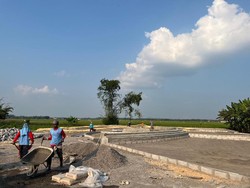 Dulu Bikin Jalan, Crazy Rich Grobogan Kini Bangun Taman Bermain Anak di Desanya