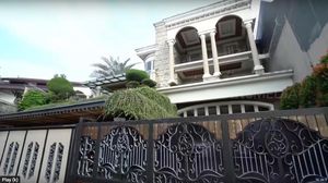 Potret Rumah Denny Cagur, Ada Lift hingga Ruang Karaoke