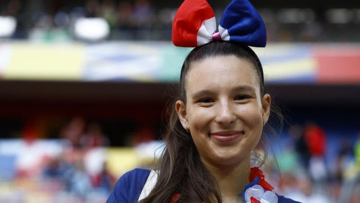 Si Manis Suporter Euro yang Bikin Hati Adem