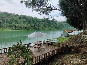 Wisata Alam Jembangan, Waduk yang Ada Pulaunya