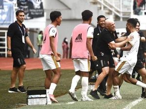 Pemain PSM Makassar Ramai-ramai Berikan Apresiasi ke Bernardo Tavares