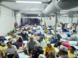 Saat Jemaah Haji RI Keluhkan Tidur Berdua di Kasur 50 Cm Kayak Pindang Saat Jemaah Haji RI Keluhkan Tidur Berdua di Kasur 50 Cm Kayak Pindang