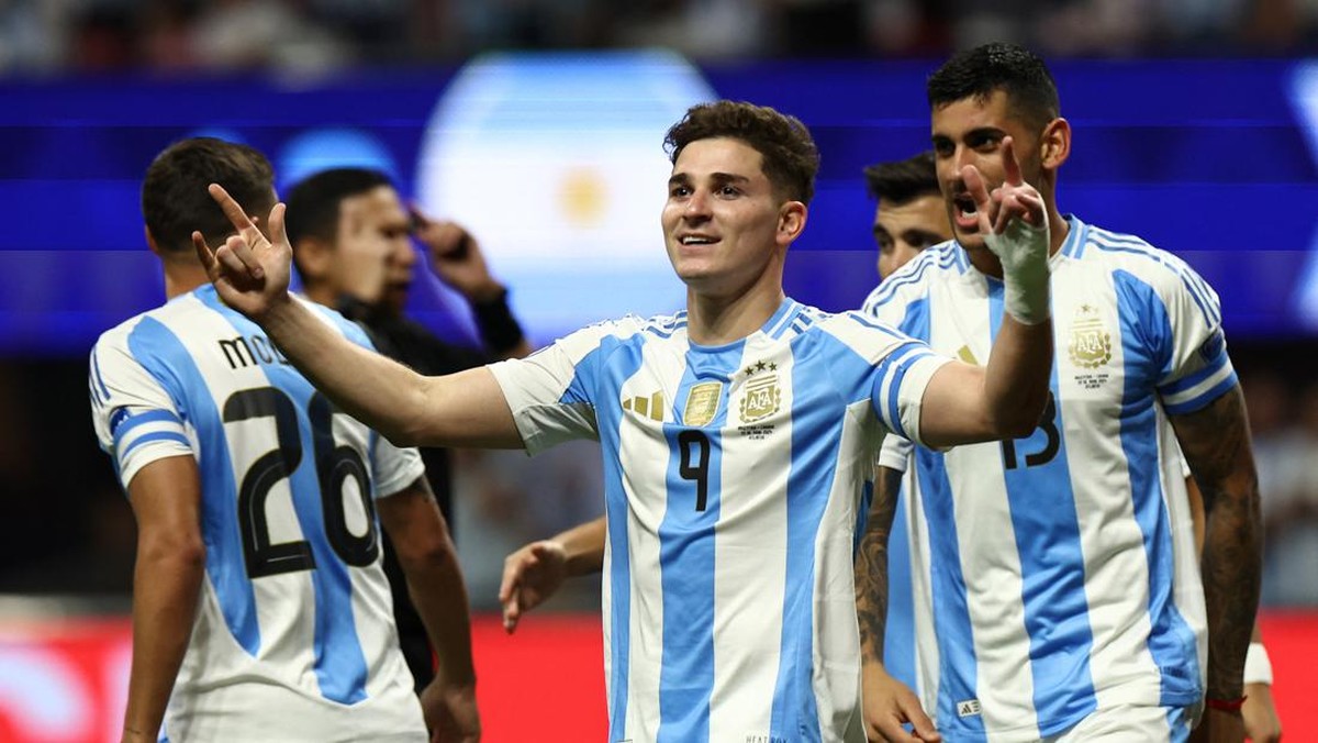 Argentina berada di puncak klasemen sementara Grup A Copa America 2024 usai mengalahkan Kanada. Foto: REUTERS/Agustin Marcarian