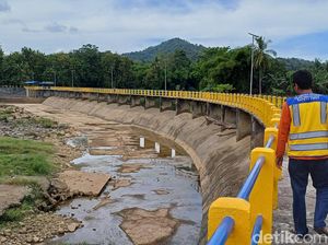 Warga Keluhkan Debit Air Turun Imbas Bendungan Lekopancing Maros Mengering