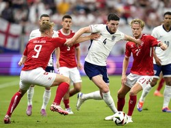 Inggris Parkir Bus atau Diserang Terus?