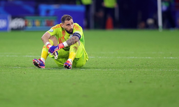 GELSENKIRCHEN, GERMANY - JUNE 20: Goalkeeper Gianluigi Donnarumma of Italy looks dejected and sitting on the ground after the UEFA EURO 2024 group stage match between Spain and Italy at Arena AufSchalke on June 20, 2024 in Gelsenkirchen, Germany.(Photo by Jan Fromme - firo sportphoto/Getty Images)