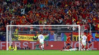 Gol bunuh diri bek Italia Riccardo Calafiori di babak kedua menjadi pembeda dan memberi Spanyol poin tiga. 