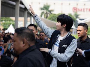 Hwang In Youp Main-main ke Jakarta Sapa Fans di Mal
