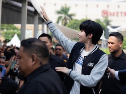 Hwang In Youp Main-main ke Jakarta Sapa Fans di Mal
