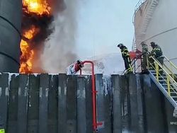 Ukraina Lancarkan Serangan Drone ke Kilang Minyak-Pusat Militer Rusia