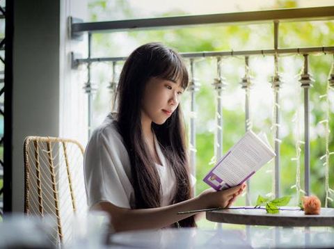 Ilustrasi membaca buku / Foto: Pexels.com/Streetwindy