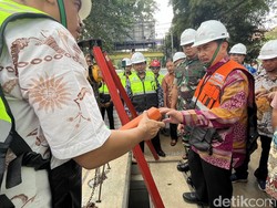 Pemkot Bandung Targetkan 9 Ruas Jalan Bebas Kabel Udara Tahun Ini