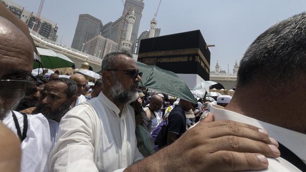 Momen Jemaah Haji Melaksanakan Tawaf Ifadah