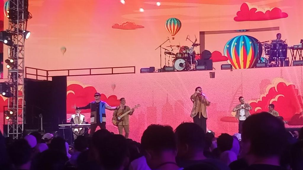 Kahitna Bikin Baper di Allo Bank Festival 2024 Day 1 Kahitna Bikin Baper di Allo Bank Festival 2024 Day 1