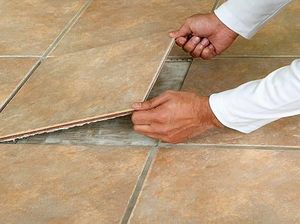 Ketahui Penyebab dan Cara Mengatasi Lantai Keramik Rumah Terangkat dan Pecah Ketahui Penyebab dan Cara Mengatasi Lantai Keramik Rumah Terangkat dan Pecah