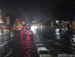 Ruas Jalan Letda Sudjono Banjir Setinggi 30 Cm Usai Diguyur Hujan Lebat