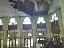 Plafon Masjid Agung Sumber Cirebon Ambruk
