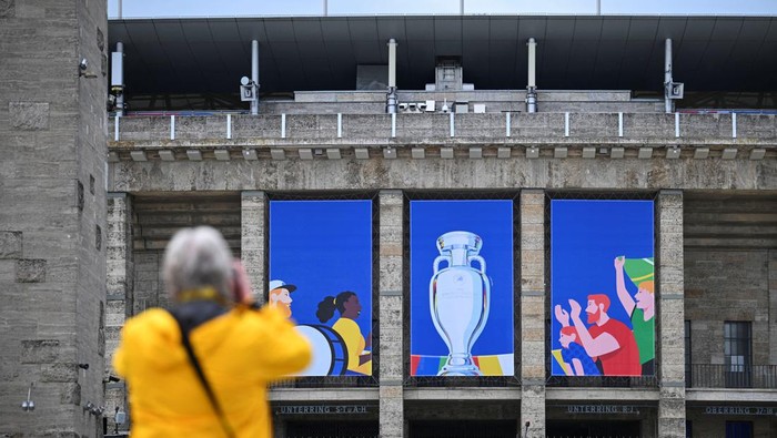 A view shows an Euro 2024 logo at the Olympic Stadium (Olympiastadion Berlin) ahead of the UEFA Euro 2024 in Berlin, Germany May 30, 2024.  REUTERS/Annegret Hilse