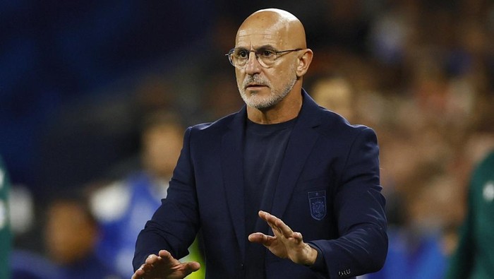 Soccer Football - Euro 2024 - Group B - Spain v Italy - Arena AufSchalke, Gelsenkirchen, Germany - June 20, 2024 Spain coach Luis de la Fuente REUTERS/Leon Kuegeler