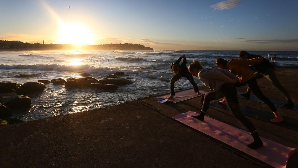 Menenangkan Jiwa dengan Yoga di Pinggir Pantai Sydney