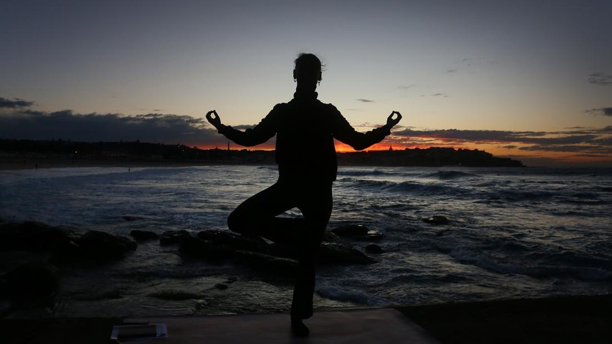 Menenangkan Jiwa dengan Yoga di Pinggir Pantai Sydney