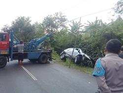 CRV Nyempung Parit gegara Belalang di Purbalingga, Begini Ceritanya