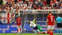 Harry Kane mencetak gol dalam laga itu. REUTERS/Kai Pfaffenbach. 