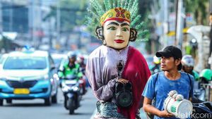 Dilema Dua Wajah Ondel-ondel, Pelestari Budaya atau Pengamen