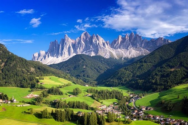 Pemandangan Gunung Dolomites/ Foto: istockphoto.com/DieterMeyrl