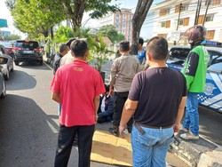 Brakk! Pemotor Oleng Tabrak Pot Pembatas Jalan di Pingit Jogja