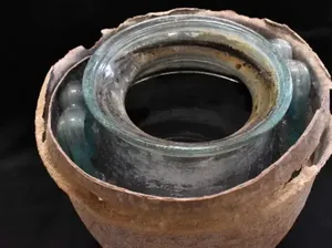 Wine Tertua Berusia 20 Abad Ini Ditemukan Mengandung Abu Manusia