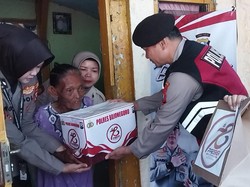 Janda-Anak Yatim di Bojonegoro Dapat Paket Sembako Jelang Hari Bhayangkara